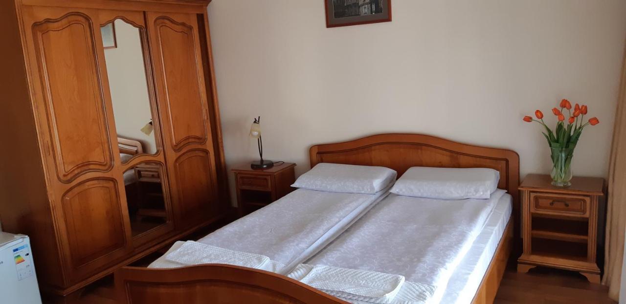Pensiunea Normandia Timişoara Exteriör bild