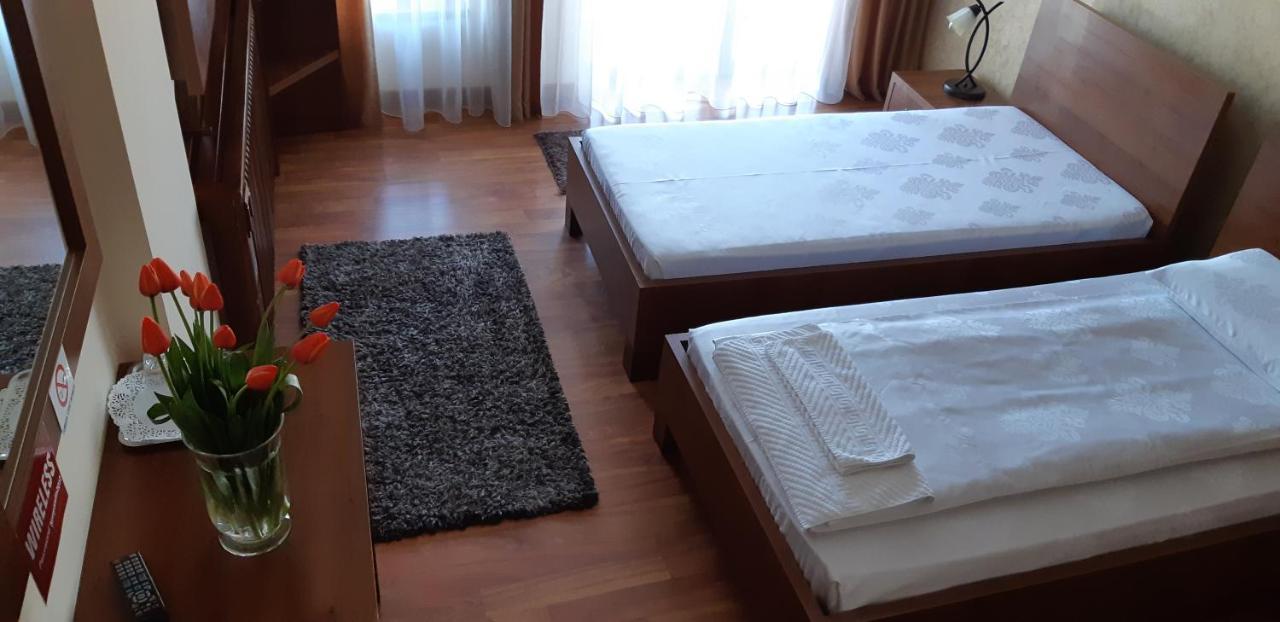 Pensiunea Normandia Timişoara Exteriör bild